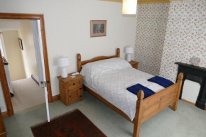 Abigail's House - Large 3 Bed Townhouse - short 5 min walk to town!